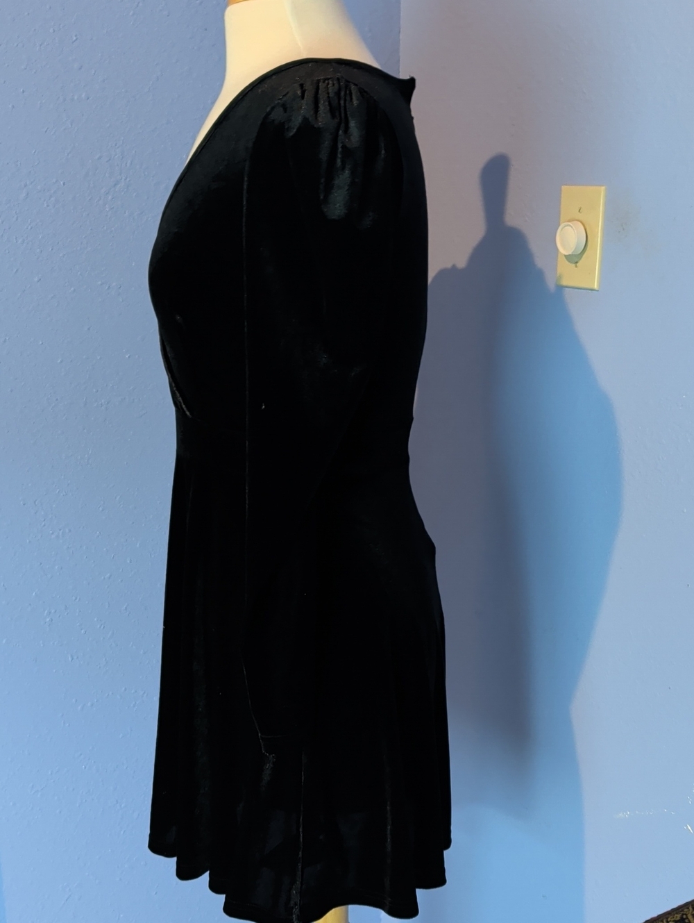 Velvet Black Dress - Picture 3 of 6